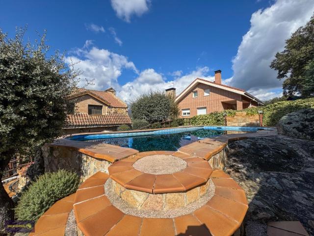 Chalet en venta en Sexmo de Lozoya, Navalafuente