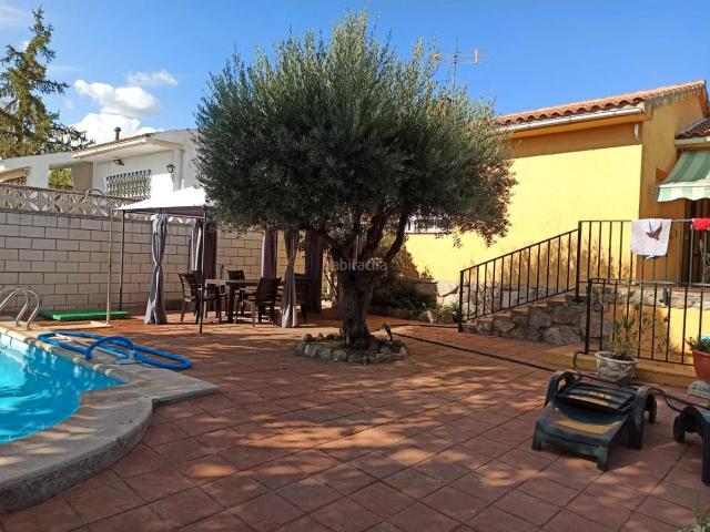 Villa en venta en Navalagamella