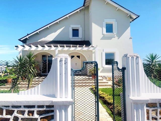 Villa en venta en Navia, Buenavista