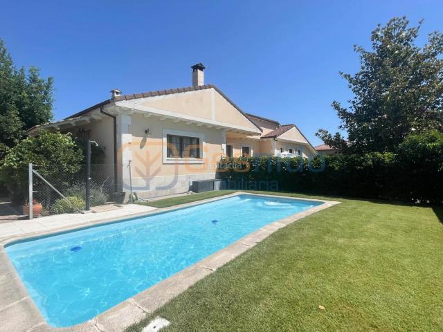 Villa en venta en Nieva