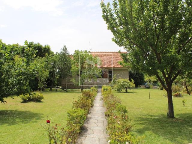 Chalet en venta en A Angustia, Vigo