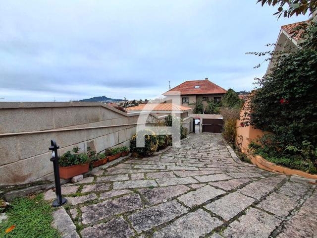 Chalet en venta en A Angustia, Vigo