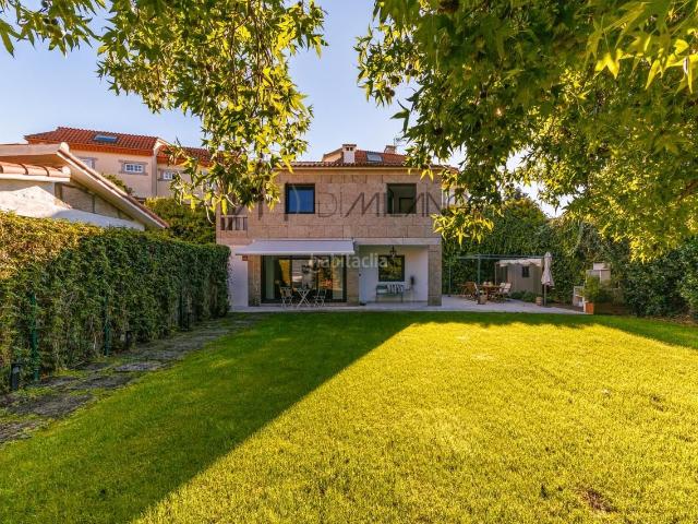 Chalet en venta en A Angustia, Vigo