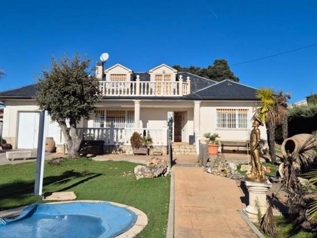 Chalet en venta en Villar Del Olmo, Madrid