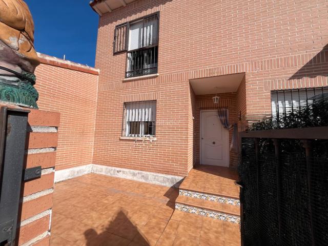 Villa en venta en Numancia De La Sagra