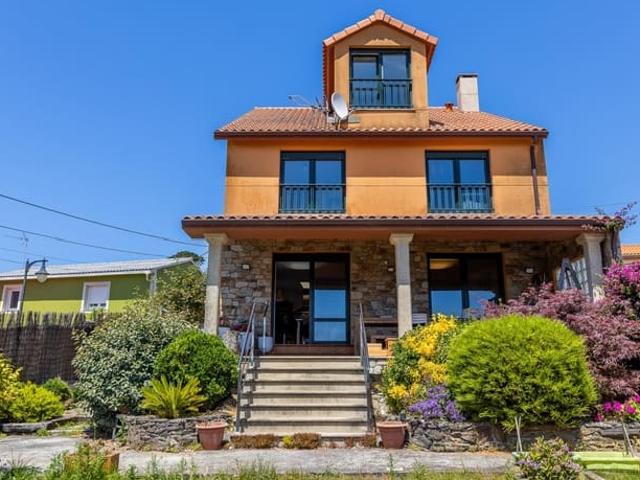 Chalet en venta en Oleiros, A Coruña