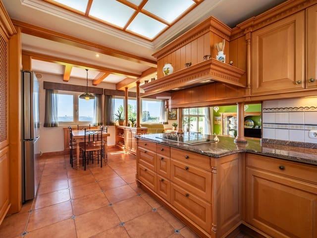 Chalet en venta en Oleiros, A Coruña