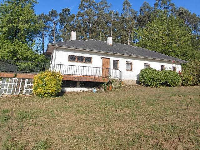 Chalet en venta en Oleiros, A Coruña