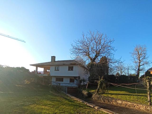 Chalet en venta en Oleiros, A Coruña