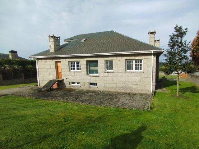 Chalet en venta en Oleiros, A Coruña