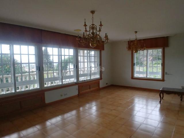 Chalet en venta en Oleiros, A Coruña
