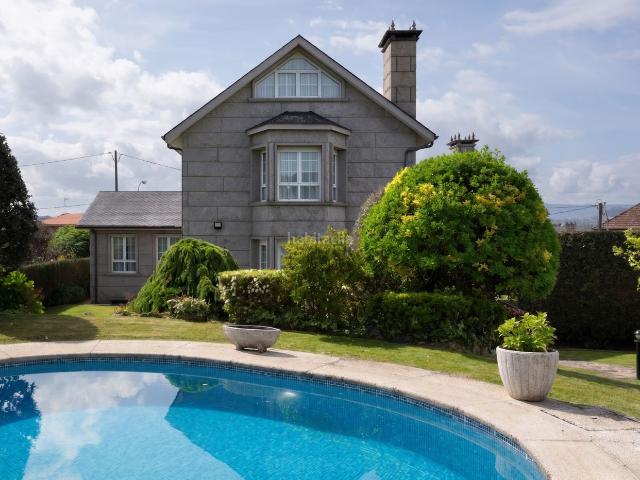 Chalet en venta en Oleiros, A Coruña