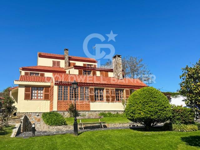 Chalet en venta en Oleiros, A Coruña