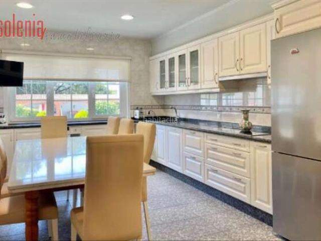 Villa en venta en Oleiros