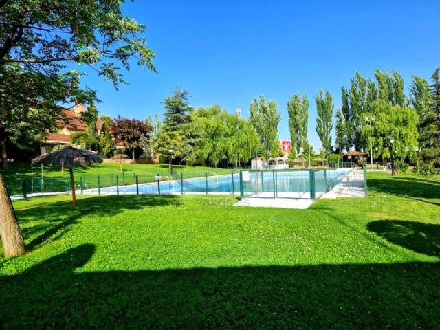 Chalet en venta en Olías Del Rey, Castilla-La Mancha