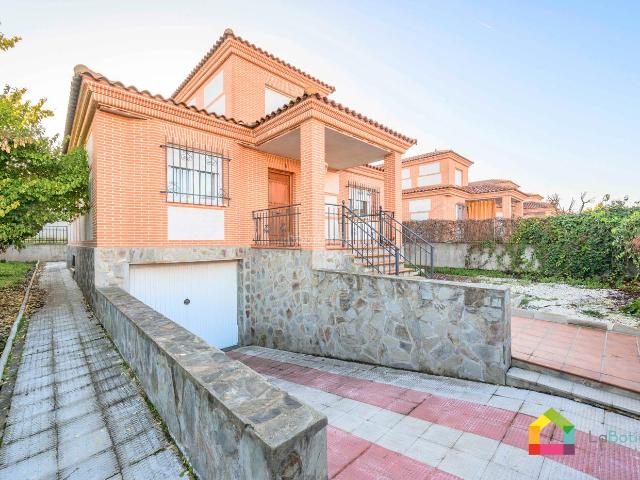 Chalet en venta en Olías Del Rey, Castilla-La Mancha