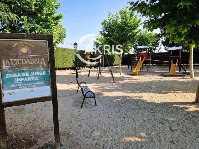 Chalet en venta en Olías Del Rey, Castilla-La Mancha