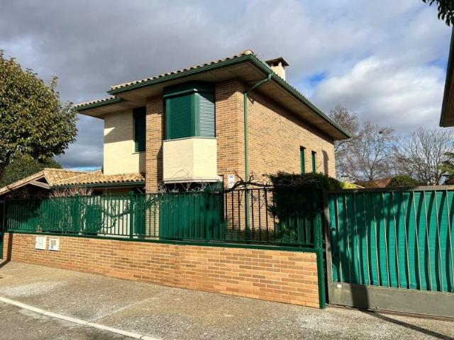 Chalet en venta en Ollauri, La Rioja