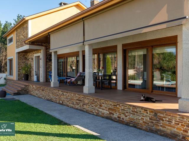 Chalet en venta en Outeiro de Rei