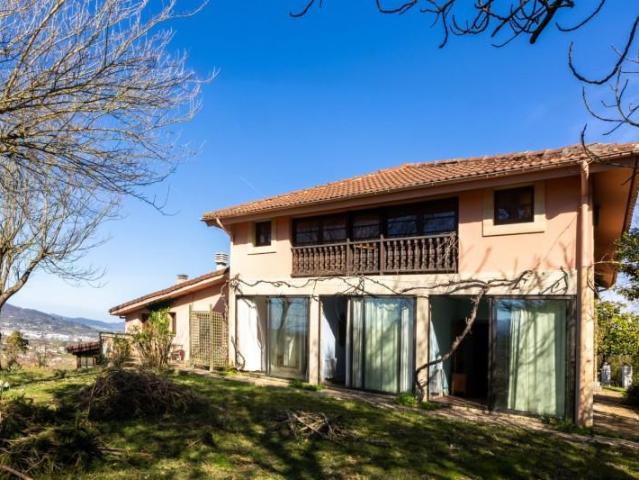 Chalet en venta en Faro, Oviedo