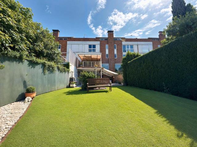 Villa en venta en Paracuellos De Jarama