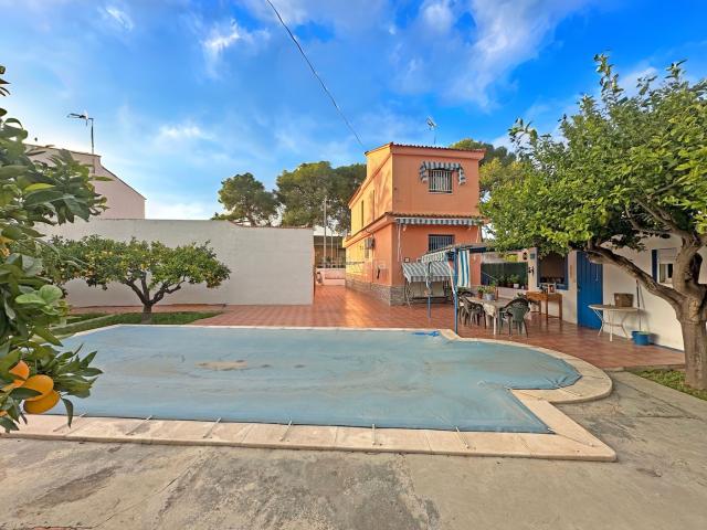 Chalet en venta en l'Horta Nord, Valencia