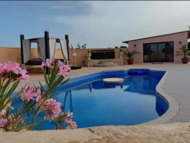 Chalet en venta en el Pinós / Pinoso, Alacant / Alicante