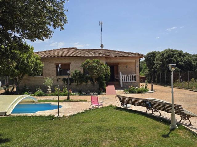 Villa en venta en Pioz, Montealto