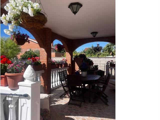 Chalet en venta en Madrebuena, Pioz