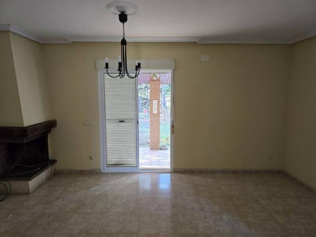 Chalet en venta en Madrebuena, Pioz