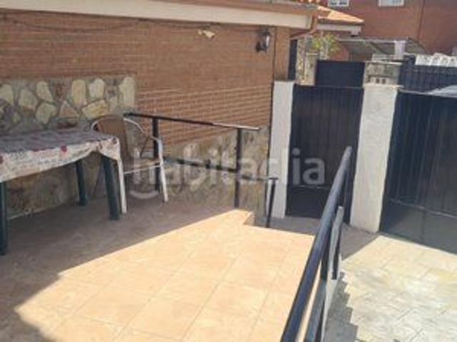 Chalet en venta en Madrebuena, Pioz