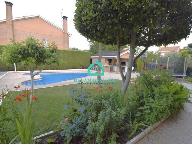 Villa en venta en Pioz, Madrebuena