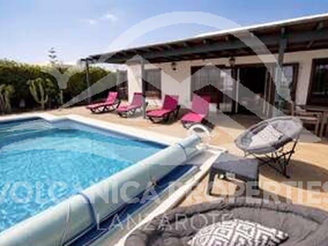 Chalet en venta en Playa Blanca, Yaiza
