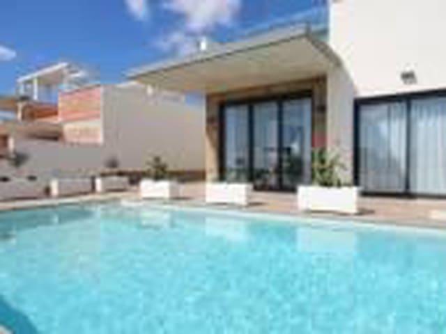 Chalet en venta en Playa Honda, Cartagena