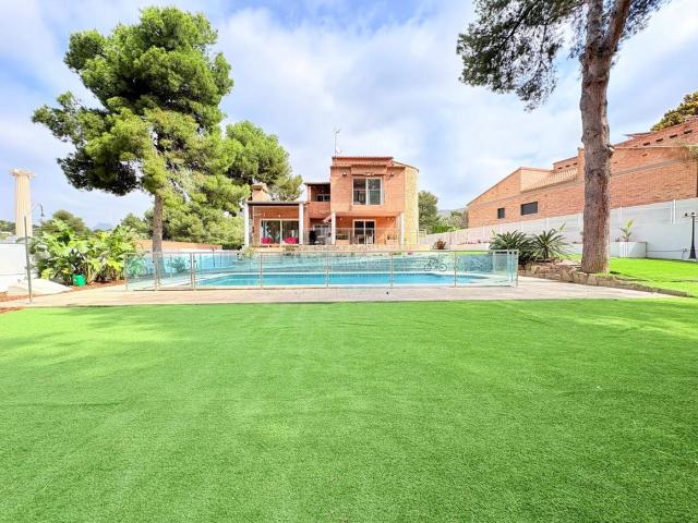 Chalet en venta en l'Horta Nord, Valencia