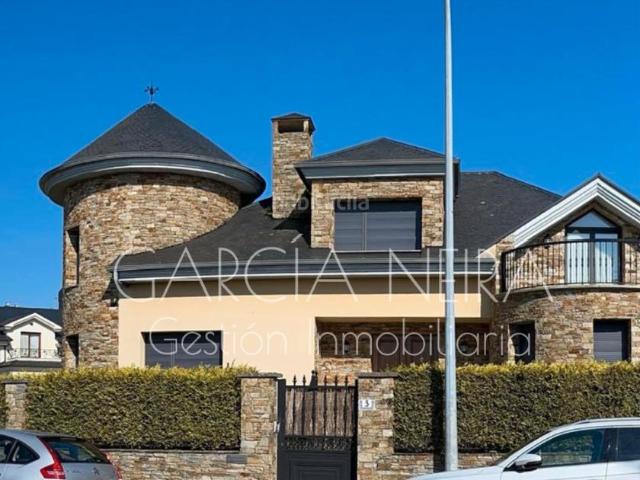 Villa en venta en Ribadeo, San Lázaro