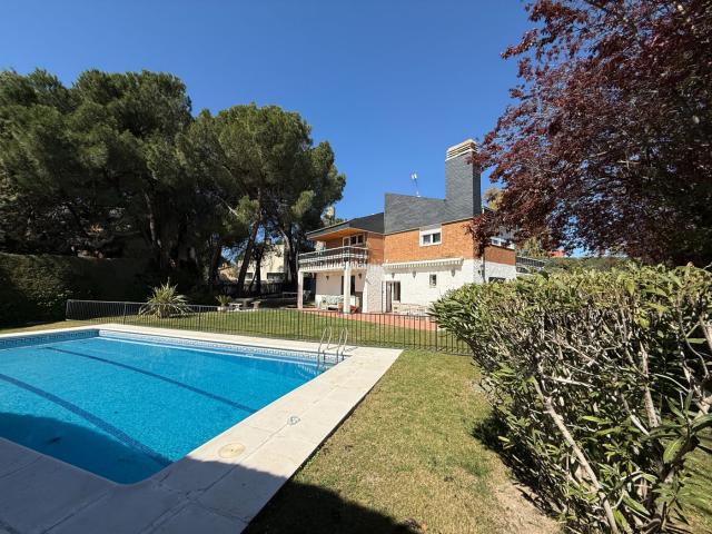 Chalet en venta en Rozas De Puerto Real, Madrid