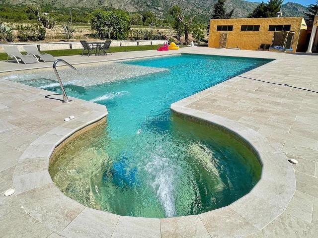 Chalet en venta en Cecilia Bartolomé (Mujeres Libres), l'Alt Vinalopó / El Alto Vinalopó