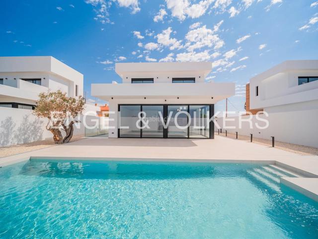 Villa en venta en San Juan De Alicante, Platja de Mutxavista