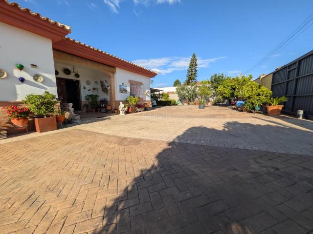Chalet en venta en Sanlúcar La Mayor, Andalucía