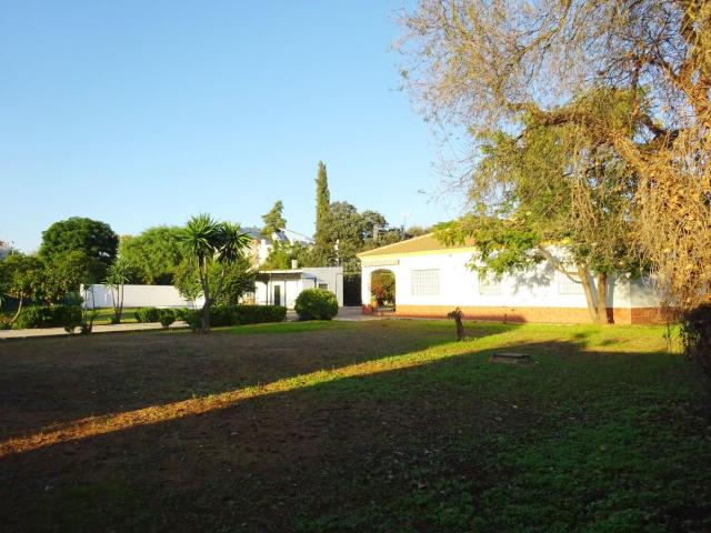 Chalet en venta en Sanlúcar La Mayor, Andalucía