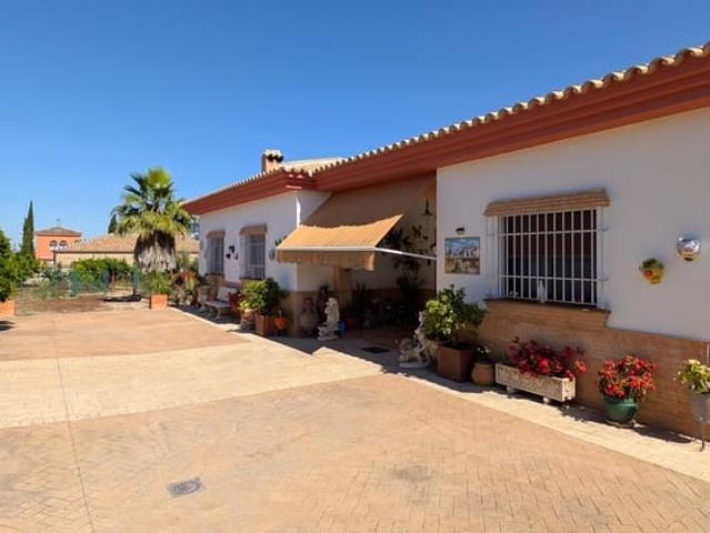 Chalet en venta en Sanlúcar La Mayor, Andalucía