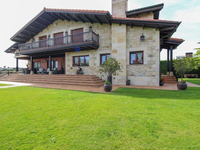 Chalet en venta en Bezana, Santa Cruz De Bezana