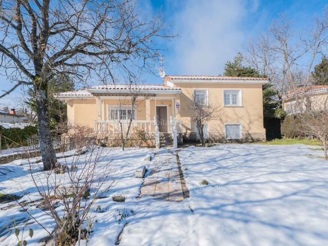 Chalet en venta en Santa María De La Alameda, Madrid
