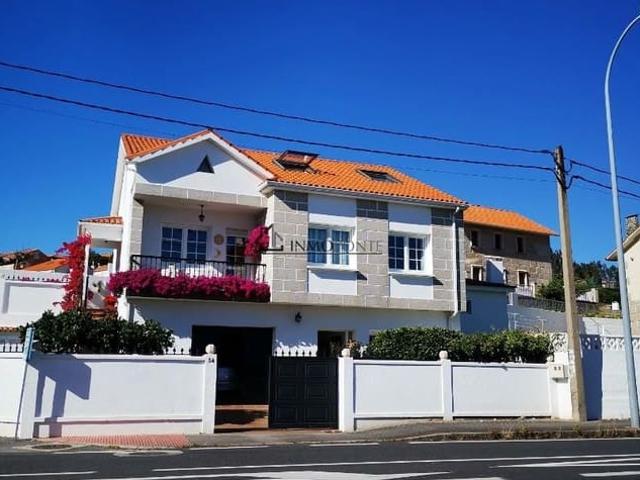 Villa en venta en Sanxenxo, Xesteiriña