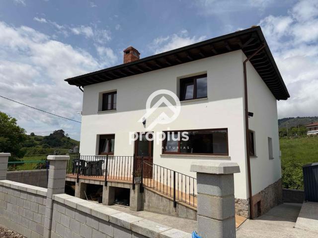 Chalet en venta en Sariego, Asturias
