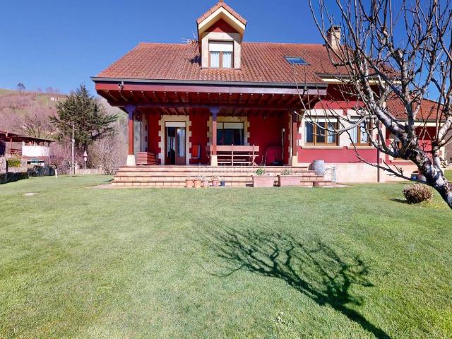 Chalet en venta en Saro, Cantabria
