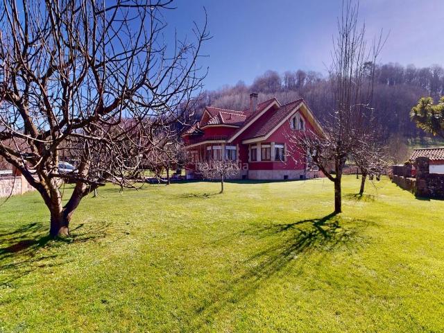 Chalet en venta en Saro, Cantabria