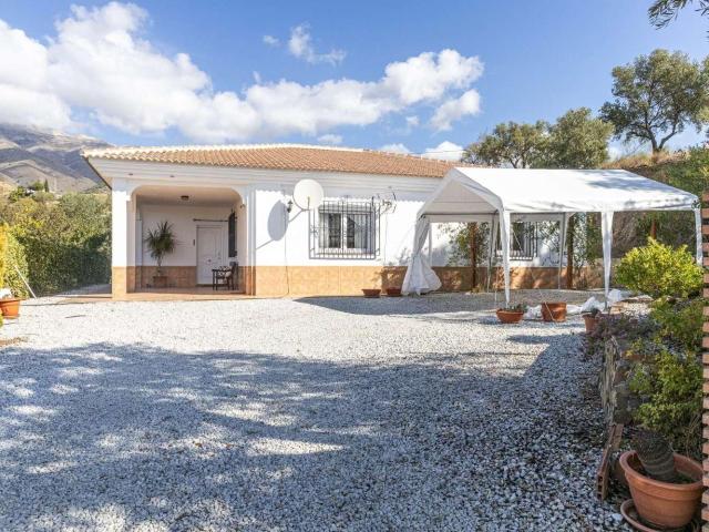 Villa en venta en Sedella