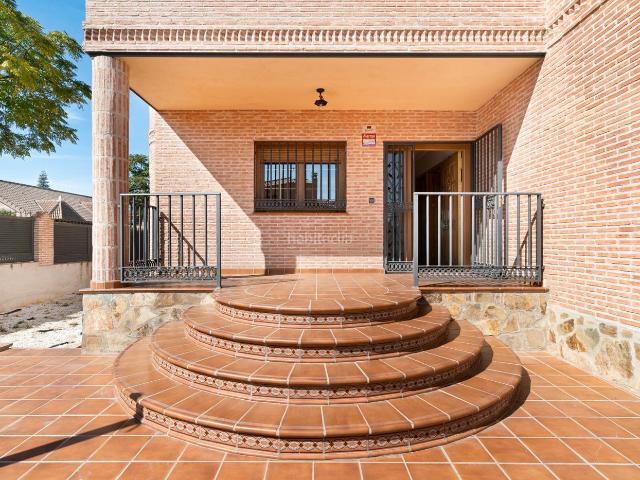 Chalet en venta en Serranillos Del Valle, Madrid